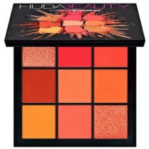 HUDA BEAUTY
Coral Obsessions Palette